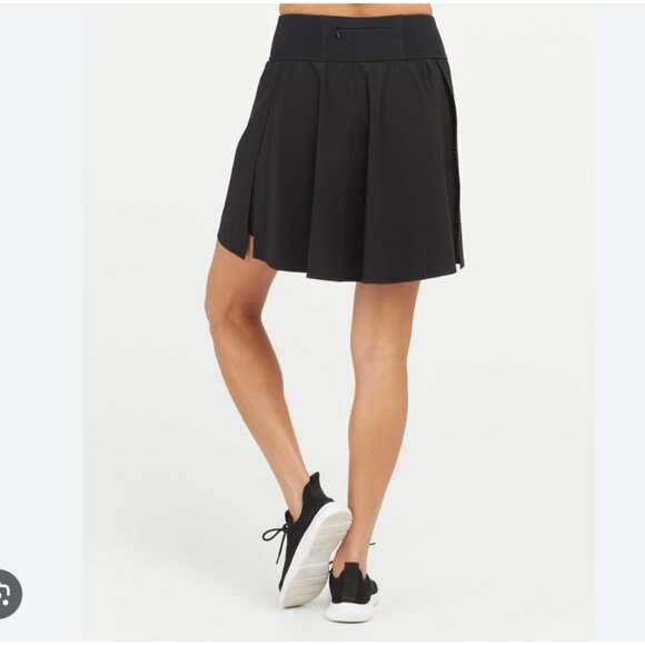 SPANX Get Moving 17" Skort Skirt XS Black 50272R NEW NWT - Picture 1 of 6